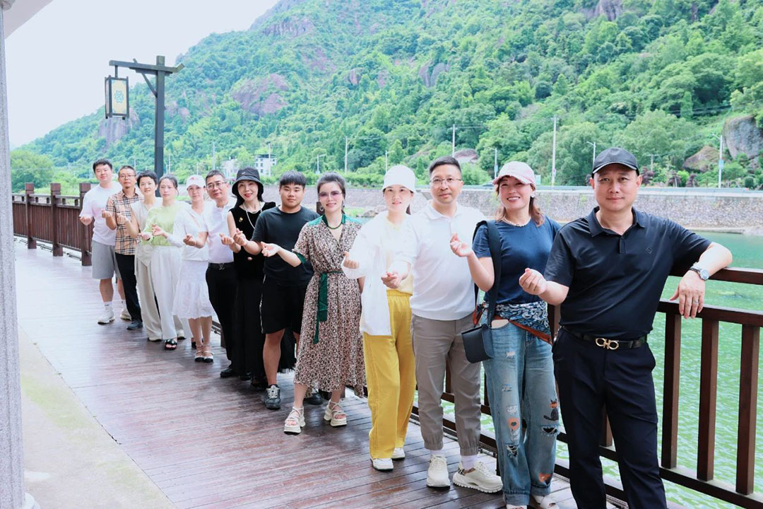 “激情夏日，踏浪仙溪”樂創(chuàng)會樂成一組開展主題團(tuán)建活動